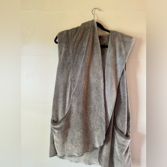 Bit and Bridle women’s XL equestrian southwestern open front hooded vest - Picture 5 of 7